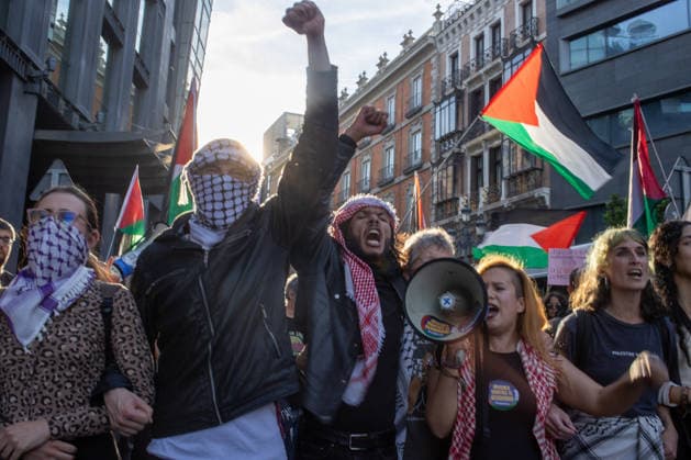 May 19, 2026, Madrid, Spain: Protesters chant slogans during a demonstration. A second day of emergency demonstrations in the center of Madrid against the disruption and detention of ships belonging to the Global Sumud Flotilla. The Israeli army has continued to intercept ships from the flotilla that were heading to Gaza with humanitarian aid from various countries. Madrid Spain - ZUMAs197 20260519_aaa_s197_273 Copyright: xDavidxCanalesx