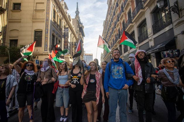 May 19, 2026, Madrid, Spain: Protesters hold Palestinian flags during a demonstration. A second day of emergency demonstrations in the center of Madrid against the disruption and detention of ships belonging to the Global Sumud Flotilla. The Israeli army has continued to intercept ships from the flotilla that were heading to Gaza with humanitarian aid from various countries. Madrid Spain - ZUMAs197 20260519_aaa_s197_269 Copyright: xDavidxCanalesx