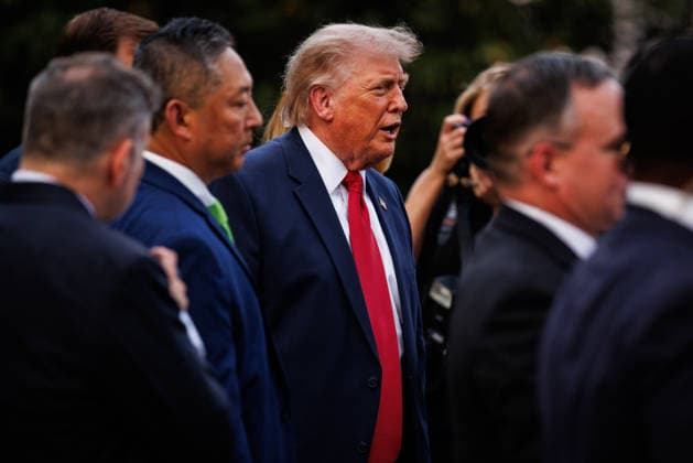 May 19, 2026, Washington, District Of Columbia, USA: United States President Donald J Trump greets guests during the Congressional Picnic on the South Lawn of the White House in Washington, DC, USA, on May 19, 2026 Washington USA - ZUMAs152 20260519_faa_s152_119 Copyright: xSamuelxCorumx-xPoolxviaxCNPx