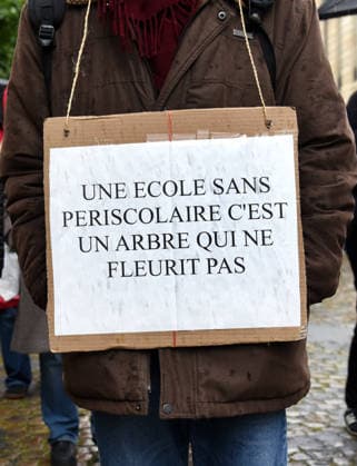 Periscolaire Strike Against Sexual Violence - Paris Demonstrators take part in a strike of periscolaire workers in Paris, France on May 19, 2026, as an investigation into sexual violence in the Parisian periscolaire system targets 84 kindergartens, around twenty schools and around ten creches. Photo by Alain Apaydin ABACAPRESS.COM Paris France  Copyright: xApaydinxAlain ABACAx