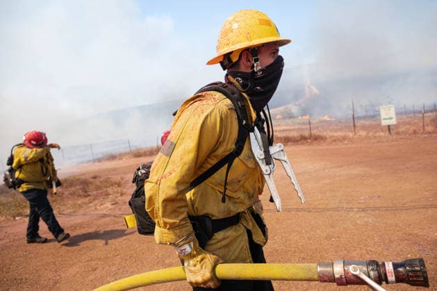 Bain Fire erupts in Jurupa Valley burns over 600 acres CALIFORNIA, US - MAY 19: San Bernadino County Firefighters try to get ahead of the fire line fighting the Bain Fire originating from Jurupa Valley, California, United States on May 19, 2026. Jon Putman Anadolu California United States. Editorial use only. Please get in touch for any other usage.  Copyright: x2026xAnadoluxJonxPutmanx