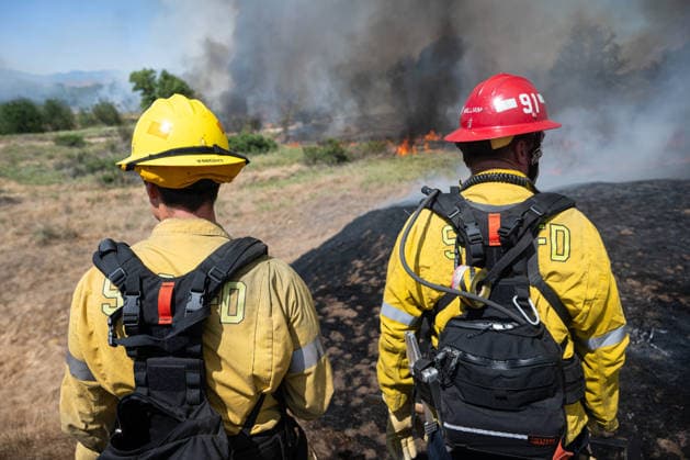 Bain Fire erupts in Jurupa Valley burns over 600 acres CALIFORNIA, US - MAY 19: San Bernadino County Firefighters seen during the Bain Fire originating from Jurupa Valley, California, United States on May 19, 2026. Jon Putman Anadolu California United States. Editorial use only. Please get in touch for any other usage.  Copyright: x2026xAnadoluxJonxPutmanx