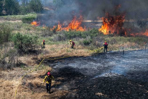 Bain Fire erupts in Jurupa Valley burns over 600 acres CALIFORNIA, US - MAY 19: San Bernadino County Firefighters seen during the Bain Fire originating from Jurupa Valley, California, United States on May 19, 2026. Jon Putman Anadolu California United States. Editorial use only. Please get in touch for any other usage.  Copyright: x2026xAnadoluxJonxPutmanx