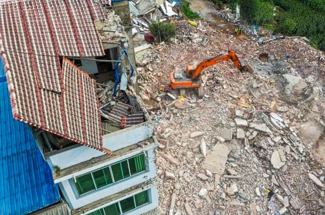 LIUZHOU, CHINA - MAY 19: Excavators carry out rescue operations after a 5.2-magnitude earthquake on May 19, 2026 in Liunan District, Liuzhou City, Guangxi Zhuang Autonomous Region of China. Another 5.2-magnitude earthquake jolted Liunan district, Liuzhou city in South China s Guangxi Zhuang Autonomous Region at 9:44 pm on May 18. This was the second 5.2 magnitude earthquake to hit Liuzhou within one day. Emergency, fire, and police authorities rushed to the scene immediately after the quake to carry out rescue operations.  Copyright: xVCGx 111642759957
