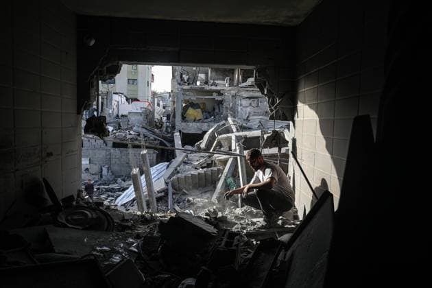 Israeli army targets building in the Bureij camp in Gaza BUREIJ, GAZA, PALESTINE - MAY 20: Palestinians inspect the destruction of a residential building belonging to the Abu Shamala family following an Israeli air strike at the Bureij camp in the central Gaza Strip, Palestine on May 20, 2026. The targeted attack completely flattened the multi-story structure and caused extensive structural damage to numerous neighboring homes. Moiz Salhi Anadolu Bureij Gaza. Editorial use only. Please get in touch for any other usage.  Copyright: x2026xAnadoluxMoizxSalhix