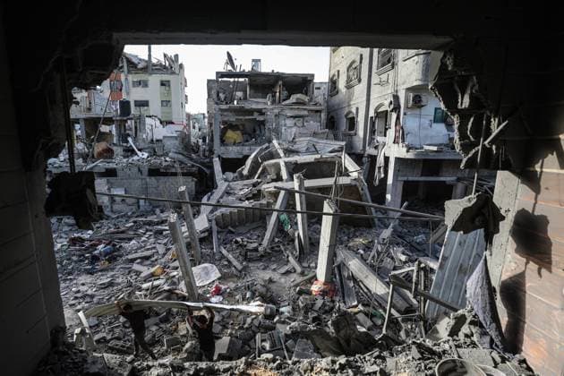 Israeli army targets building in the Bureij camp in Gaza BUREIJ, GAZA, PALESTINE - MAY 20: Palestinians inspect the destruction of a residential building belonging to the Abu Shamala family following an Israeli air strike at the Bureij camp in the central Gaza Strip, Palestine on May 20, 2026. The targeted attack completely flattened the multi-story structure and caused extensive structural damage to numerous neighboring homes. Moiz Salhi Anadolu Bureij Gaza. Editorial use only. Please get in touch for any other usage.  Copyright: x2026xAnadoluxMoizxSalhix