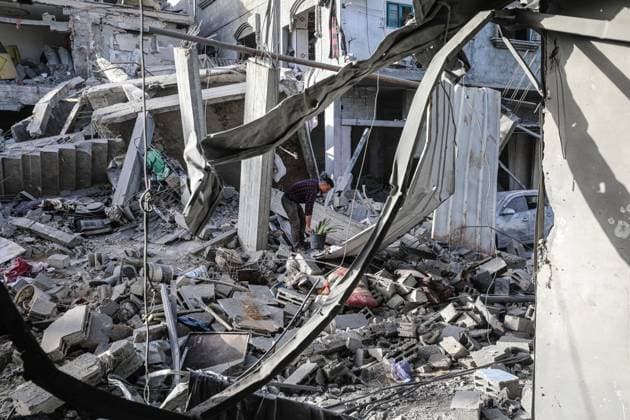 Israeli army targets building in the Bureij camp in Gaza BUREIJ, GAZA, PALESTINE - MAY 20: Palestinians inspect the destruction of a residential building belonging to the Abu Shamala family following an Israeli air strike at the Bureij camp in the central Gaza Strip, Palestine on May 20, 2026. The targeted attack completely flattened the multi-story structure and caused extensive structural damage to numerous neighboring homes. Moiz Salhi Anadolu Bureij Gaza. Editorial use only. Please get in touch for any other usage.  Copyright: x2026xAnadoluxMoizxSalhix