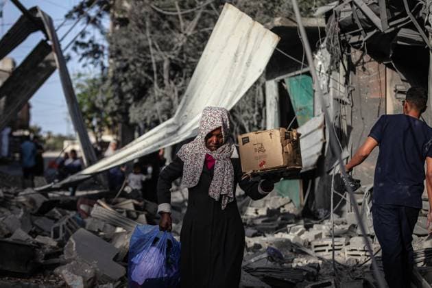 Israeli army targets building in the Bureij camp in Gaza BUREIJ, GAZA, PALESTINE - MAY 20: Palestinians inspect the destruction of a residential building belonging to the Abu Shamala family following an Israeli air strike at the Bureij camp in the central Gaza Strip, Palestine on May 20, 2026. The targeted attack completely flattened the multi-story structure and caused extensive structural damage to numerous neighboring homes. Moiz Salhi Anadolu Bureij Gaza. Editorial use only. Please get in touch for any other usage.  Copyright: x2026xAnadoluxMoizxSalhix