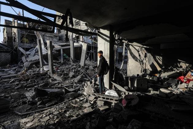 Israeli army targets building in the Bureij camp in Gaza BUREIJ, GAZA, PALESTINE - MAY 20: Palestinians inspect the destruction of a residential building belonging to the Abu Shamala family following an Israeli air strike at the Bureij camp in the central Gaza Strip, Palestine on May 20, 2026. The targeted attack completely flattened the multi-story structure and caused extensive structural damage to numerous neighboring homes. Moiz Salhi Anadolu Bureij Gaza. Editorial use only. Please get in touch for any other usage.  Copyright: x2026xAnadoluxMoizxSalhix