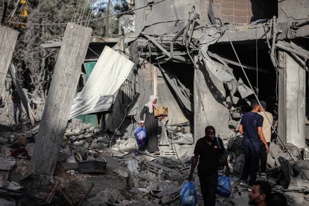 Israeli army targets building in the Bureij camp in Gaza BUREIJ, GAZA, PALESTINE - MAY 20: Palestinians inspect the destruction of a residential building belonging to the Abu Shamala family following an Israeli air strike at the Bureij camp in the central Gaza Strip, Palestine on May 20, 2026. The targeted attack completely flattened the multi-story structure and caused extensive structural damage to numerous neighboring homes. Moiz Salhi Anadolu Bureij Gaza. Editorial use only. Please get in touch for any other usage.  Copyright: x2026xAnadoluxMoizxSalhix