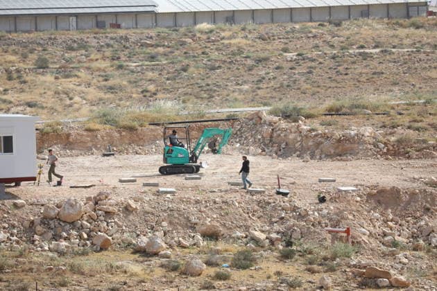 Illegal Israeli settlers expand outpost in West Bank s Umm al-Khair HEBRON, WEST BANK, PALESTINE - MAY 20: Prefabricated houses installed by illegal Israeli settlers are seen under the protection of the Israeli army in the village of Umm al-Khair, located in the Masafer Yatta region south of Hebron in West Bank, Palestine on May 20, 2026. Illegal settlers continue to expand a newly established settlement outpost, seizing Palestinian lands in the area. Wisam Hashlamoun Anadolu Hebron West Bank. Editorial use only. Please get in touch for any other usage.  Copyright: x2026xAnadoluxWisamxHashlamounx