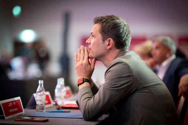 Steffen Krach, Raed Saleh - SPD Berlin DEU, Deutschland, Germany, Berlin, 08.05.2026 Steffen Krach , neu gewaehlter co Landesvorsitzender und Spitzenkandidat der Berliner SPD der Abgeordnetenhauswahl und Raed Saleh , Fraktionsvorsitzender der SPD im Berliner Abgeordnetenhaus (rechts) auf dem Landesparteitag der Berliner SPD in Berlin Deutschland . Thema Wahl eines neuen Landesvorstands und der Landesvorsitzenden sowie die Verabschiedung des Wahlprogramms fuer die Berlin-Wahl 2026 en: Steffen Krach, newly elected co-chair and lead candidate of the Berlin SPD for the House of Representatives and Raed Saleh , leader of the SPD parliamentary group in the Berlin House of Representatives (right) at the Berlin SPD state party conference in Berlin