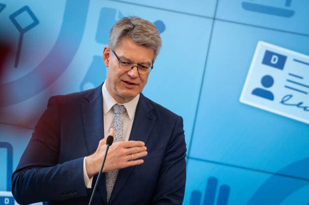 Statement zur Reform der Fahrschulausbildung Patrick Schnieder, Bundesminister fuer Verkehr bei der Pressekonferenz zum Thema Statement zur Reform der Fahrschulausbildung im Anschluss an die Zustimmung durch das Bundeskabinett, Berlin , 20.05.2026 Berlin Berlin Deutschland