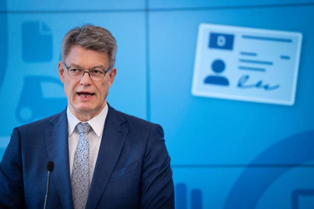 Statement zur Reform der Fahrschulausbildung Patrick Schnieder, Bundesminister fuer Verkehr bei der Pressekonferenz zum Thema Statement zur Reform der Fahrschulausbildung im Anschluss an die Zustimmung durch das Bundeskabinett, Berlin , 20.05.2026 Berlin Berlin Deutschland
