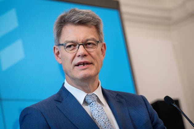Statement zur Reform der Fahrschulausbildung Patrick Schnieder, Bundesminister fuer Verkehr bei der Pressekonferenz zum Thema Statement zur Reform der Fahrschulausbildung im Anschluss an die Zustimmung durch das Bundeskabinett, Berlin , 20.05.2026 Berlin Berlin Deutschland