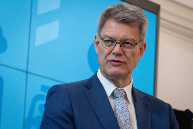 Statement zur Reform der Fahrschulausbildung Patrick Schnieder, Bundesminister fuer Verkehr im Portrait bei der Pressekonferenz zum Thema Statement zur Reform der Fahrschulausbildung im Anschluss an die Zustimmung durch das Bundeskabinett, Berlin , 20.05.2026 Berlin Berlin Deutschland