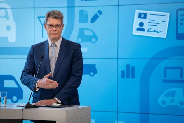 Statement zur Reform der Fahrschulausbildung Patrick Schnieder, Bundesminister fuer Verkehr bei der Pressekonferenz zum Thema Statement zur Reform der Fahrschulausbildung im Anschluss an die Zustimmung durch das Bundeskabinett, Berlin , 20.05.2026 Berlin Berlin Deutschland