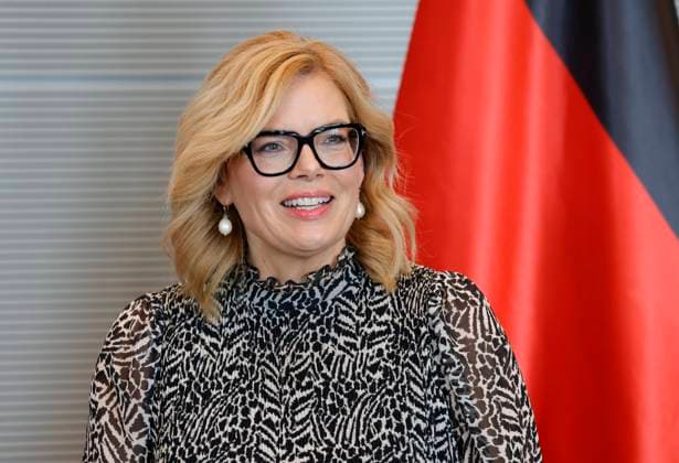 Deutschland, Berlin, Reichstag, Bundestagspräsidentin Julia Klöckner empfängt den Außenminister der Vereinigten Arabischen Emirate, Scheich Abdullah bin Zayed Al Nahyan, zu einem Gespräch.