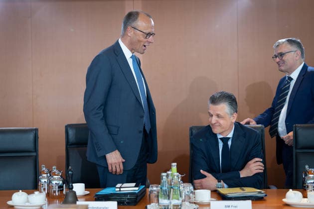 Kabinettsitzung, Bundesregierung, Auftakt Auftakt, Kabinettsitzung, Bundesregierung, Bundeskanzler, Friedrich Merz, Kanzleramtsminister, Thorsten Frei, Stefan Kornelius, Regierungssprecher Berlin Berlin GER