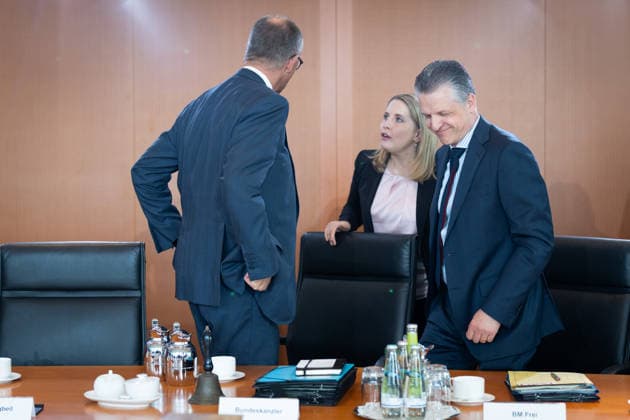 Kabinettsitzung, Bundesregierung, Auftakt Auftakt, Kabinettsitzung, Bundesregierung, Bundeskanzler, Friedrich Merz, Kanzleramtsminister, Thorsten Frei, Verena Hubertz, Bundesministerin, Wohnen, Bauwesen Berlin Berlin GER