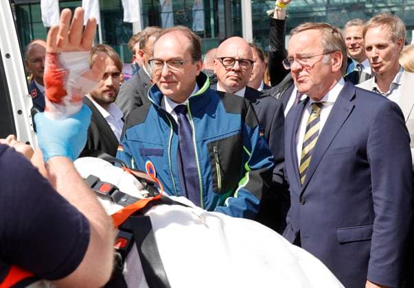 Bundesinnenminister Alexander Dobrindt, Bundesminister Boris Pistorius, Deutschland, Berlin,Bundesinnenminister Alexander Dobrindt stellt Pakt für den Bevölkerungsschutz vor und übergibt 13 Einsatzfahrzeuge für den Zivilschutz