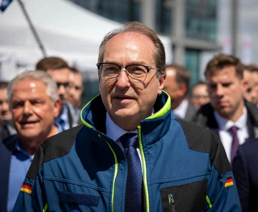 Bundesinnenminister Alexander Dobrindt stellt Pakt fuer den Bevoelkerungsschutz vor und uebergibt 13 Einsatzfahrzeuge fuer den Zivilschutz am Washingtonplatz in Berlin, 20.05.2026. Berlin Deutschland Copyright: xYonaxElsnerx