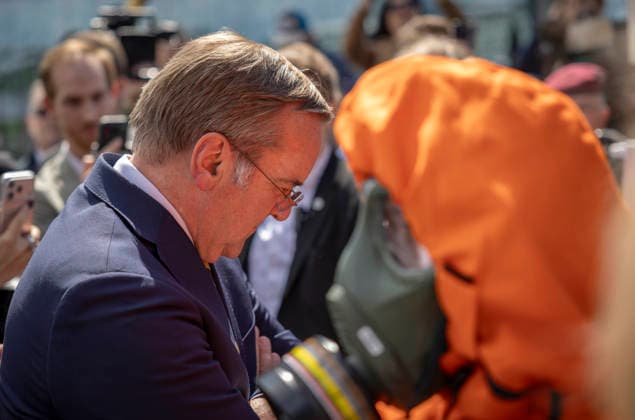 Boris Pistorius stellt Pakt fuer den Bevoelkerungschutz vor und uebergibt 13 Einsatzfahrzeuge fuer den Zivilschutz am Washingtonplatz in Berlin, 20.05.2026. Berlin Deutschland Copyright: xYonaxElsnerx
