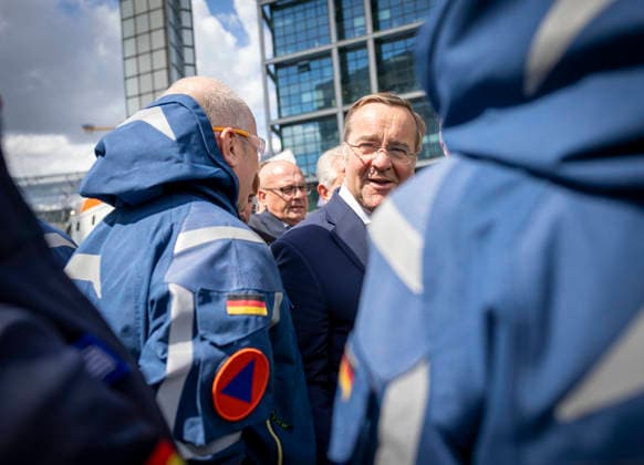 Bundesinnenminister Alexander Dobrindt stellt Pakt fuer den Bevoelkerungsschutz vor und uebergibt 13 Einsatzfahrzeuge fuer den Zivilschutz am Washingtonplatz in Berlin, 20.05.2026. Berlin Deutschland Copyright: xYonaxElsnerx