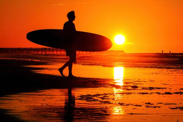 May 20, 2026, Isle Of Palms, Sc, United States: A surfer silhouetted by the sunrise carries his board out into deeper water on Front Beach, May 20, 2026 in Isle of Palms, South Carolina. Isle Of Palms United States - ZUMAe02_ 20260520_zaf_e02_003 Copyright: xRichardxEllisx