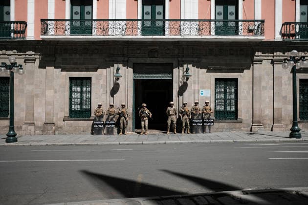 Bolivian president holds a press conference LA PAZ, BOLIVIA - MAY 20: Military police guard the entrance to the government palace in La Paz, Bolivia, on May 20, 2026. Jorge Mateo Romay Salinas Anadolu La Paz Bolivia. Editorial use only. Please get in touch for any other usage.  Copyright: x2026xAnadoluxJorgexMateoxRomayxSalinasx