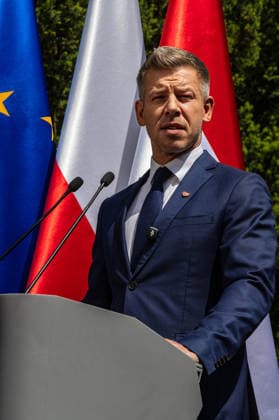 May 20, 2026, Warsaw, Poland: New Hungarian Prime Minister, Peter Magyar seen talking to the press during his meeting with the Polish Prime Minister, Donald Tusk . On the morning of Wednesday, the 20th of May, on his first foreign visit, the new Prime Minister of Hungary, Peter Magyar, meets with Polish Prime Minister Donald Tusk. The visit symbolically marks the opening of a new phase in Budapest s relations with Europe. During the meeting the Prime Ministers discuss Magyar s victory in the recent Hungarian elections, the Polish-Hungarian relationship, and the issue of Zbigniew Ziobra and Marcin Romanowski - two Polish politicians evading prosecution in Poland by hiding in Hungary. After the meeting, Peter Magyar meets with the Polish Pres - ZUMAs197 20260520_aaa_s197_254 Copyright: xNeilxMiltonx