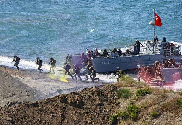 Turkish Armed Forces hosts massive EFES-2026 combined joint military exercise IZMIR, TURKIYE - MAY 21: A view of the daytime activities as part of the Distinguished Observer Day of the EFES-2026 Exercise, one of the largest combined joint exercises of the Turkish Armed Forces (TSK) in Izmir, Turkiye, on May 21, 2026. Over 10,000 personnel from 50 countries participate in the EFES-2026 Exercise, which aims to develop the military capabilities of joint headquarters and units formed with participant country elements and to maintain combat readiness to cover all assigned tasks. Mehmet Emin Menguarslan Anadolu Izmir Turkey. Editorial use only. Please get in touch for any other usage.  Copyright: x2026xAnadoluxMehmetxEminxMenguarslanx