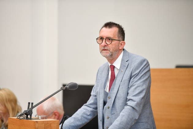 Es fand die Plenarsitzung im Saarbrücker Landtag am Mittwoch (20.05.2026) statt. Im Bild: Reinhold Jost, Minister für Inneres, Bauen und Sport.