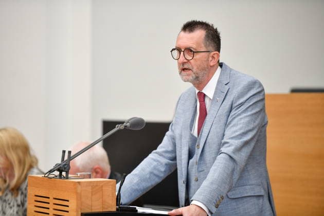 Es fand die Plenarsitzung im Saarbrücker Landtag am Mittwoch (20.05.2026) statt. Im Bild: Reinhold Jost, Minister für Inneres, Bauen und Sport.
