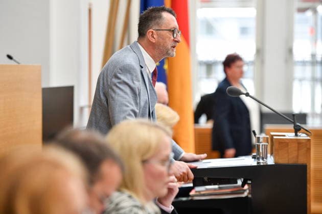 Es fand die Plenarsitzung im Saarbrücker Landtag am Mittwoch (20.05.2026) statt. Im Bild: Reinhold Jost, Minister für Inneres, Bauen und Sport.