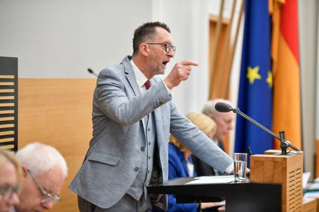 Es fand die Plenarsitzung im Saarbrücker Landtag am Mittwoch (20.05.2026) statt. Im Bild: Reinhold Jost, Minister für Inneres, Bauen und Sport.