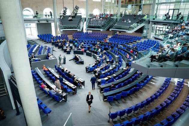Deutscher Bundestag, 80. Plenarsitzung Symbolbild Plenarsaal bei der 80. Sitzung des Deutschen Bundestag in Berlin Berlin Berlin Deutschland