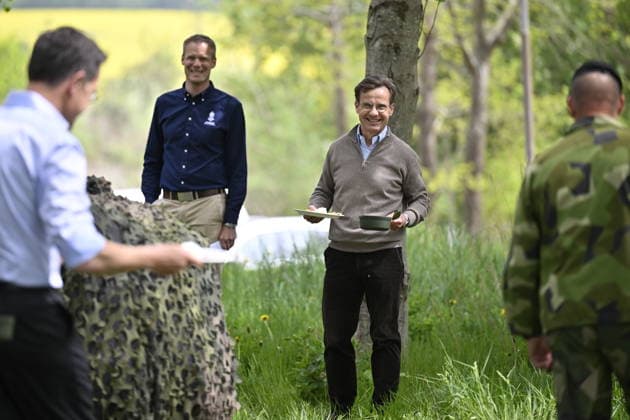 Ulf Kristersson, Prime Minister of Sweden, looks at Mark Rutte, Secretary General of NATO, as they are served pea soup and Swedish pancakes for lunch during a visit to the Swedish Civil Defence and Resilience Agency in Revinge, Lund, in Sweden on May 21, 2026, as part of the NATO meeting in Helsingborg, Sweden, May 21 22 2026 REVINGE SWEDEN x50090x Copyright: xJohanxNilsson TTx NATO FOREIGN MINISTERS MEETING SWEDEN r41ukueOp5Q