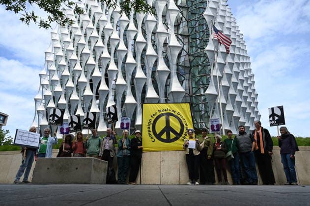 Anti-nuclear protest outside US Embassy in London LONDON, UNITED KINGDOM - MAY 21: Protesters holding banners gather during a demonstration against nuclear weapons outside the United States Embassy in London, United Kingdom on May 21, 2026. Rasid Necati Aslim Anadolu London United Kingdom. Editorial use only. Please get in touch for any other usage.  Copyright: x2026xAnadoluxRasidxNecatixAslimx