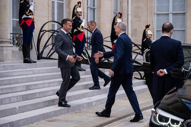 Meeting between France s President and Ireland s Prime Minister Aurelien Morissard MAXPPP MAXPPP Paris 21 05 2026 France s President Emmanuel Macron L welcomes Ireland s Prime Minister Micheal Martin ahead of their meeting at the Elysee Presidential Palace, in Paris on May 21, 2026 Aurelien Morissard MAXPPP Paris France  Copyright: xMAXPPPxAurelienxMorissard MAXPPPx MOR202605219574 MOR202605219574