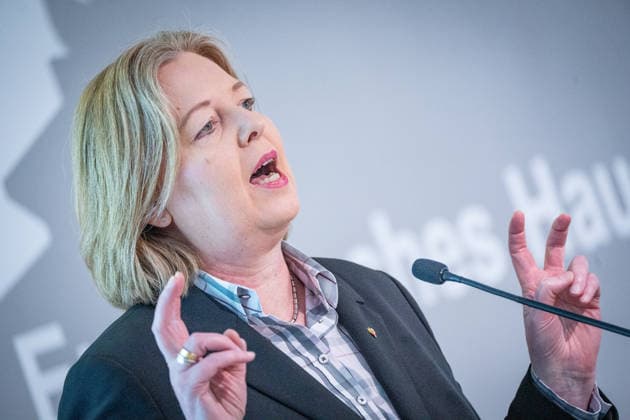 News Bilder des Tages Bärbel Bas, Bundesministerin für Arbeit und Soziales, hält eine Rede;Veranstaltung der Initiative kulturelle Integration zum Aktionstag Zusammenhalt in Vielfalt, Berlin Berlin Deutschland Europäisches Haus