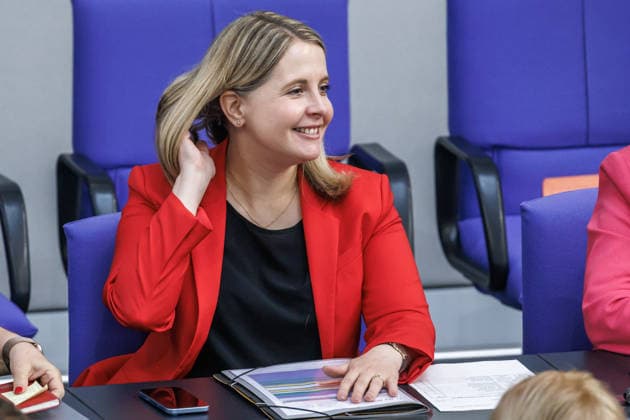 Bundestag Verena Hubertz (SPD), Bundesministerin fuer Wohnen, Stadtentwicklung und Bauwesen, im Deutschen Bundestag am 21.05.26 in Berlin. Berlin Berlin Deutschland Bundestag