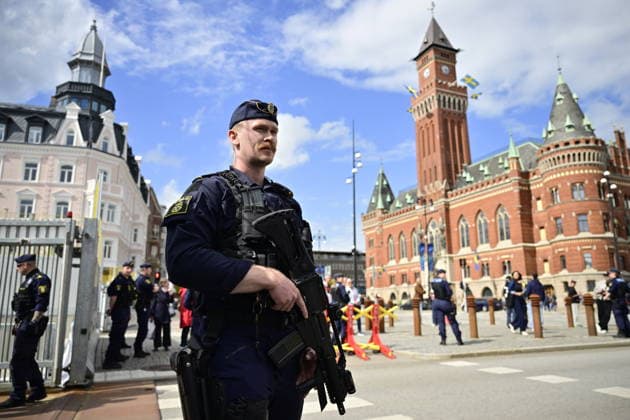 Heavily armed police on Stortorget during the NATO Foreign Ministers meeting, in Helsingborg, Sweden, on Thursday May 21 2026 HELSINGBORG SWEDEN x50090x  Copyright: xJohanxNilsson TTx NATO FOREIGN MINISTERS MEETING SOFIERO G_aIu_i9qu8