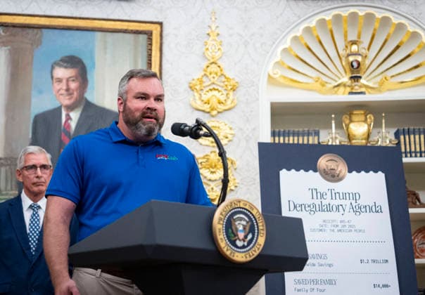 The White House WASHINGTON, DC - MAY 21: Michael Gay, owner of Food Fresh, an independent, community grocery store in Claxton, Georgia, speaks at an event with U.S. President Donald Trump on May 21, 2026 in the Oval Office at the White House in Washington, D.C. Trump said he would rescind Biden-era regulations on refrigerators and air conditioners. (Photo by Al Drago for The Washington Post ABACAPRESS.COM) Washington DC United States  Copyright: xPool ABACAx