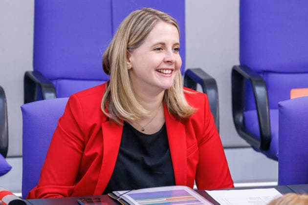 Bundestag Verena Hubertz (SPD), Bundesministerin fuer Wohnen, Stadtentwicklung und Bauwesen, im Deutschen Bundestag am 21.05.26 in Berlin. Berlin Berlin Deutschland Bundestag