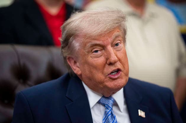 May 21, 2026, Washington, District Of Columbia, USA: WASHINGTON, DC - MAY 21: U.S. President Donald Trump speaks at an event with Environmental Protection Agency (EPA) Administrator Lee Zeldin on May 21, 2026 in the Oval Office at the White House in Washington, D.C. Trump said he would rescind Biden-era regulations on refrigerators and air conditioners Washington USA - ZUMAs152 20260521_faa_s152_029 Copyright: xAlxDragox-xPoolxviaxCNPx