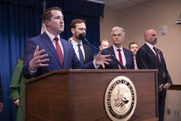 Federal authorities address Medicaid fraud charges in Minneapolis MINNESOTA, UNITED STATES - MAY 21: The first Assistant Attorney General for the National Fraud Enforcement Division, Colin McDonald, speaks to the media and briefs them about alleged Medicaid fraud and charges that were brought up on 15 individuals at the Federal Courthouse in Minneapolis, Minnesota, United States, on May 21, 2026. Christopher Juhn Anadolu Minnesota United States. Editorial use only. Please get in touch for any other usage.  Copyright: x2026xAnadoluxChristopherxJuhnx