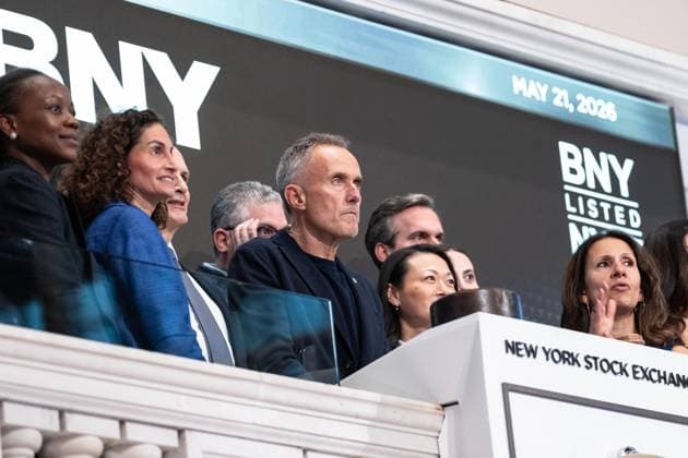 May 21, 2026, New York, New York, USA: Robin Vince, Chief Executive Officer of Bank Of New York Mellon rings the Closing Bell of the New York Stock Exchange (NYSE) in New York, NY on May 21, 2026. New York USA - ZUMAr339 20260521_znp_r339_054 Copyright: xLevxRadinx