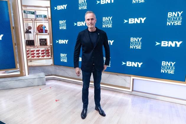 May 21, 2026, New York, New York, USA: Robin Vince, Chief Executive Officer of Bank Of New York Mellon poses before he rings Closing Bell of the New York Stock Exchange (NYSE) in New York, NY on May 21, 2026. New York USA - ZUMAr339 20260521_znp_r339_038 Copyright: xLevxRadinx