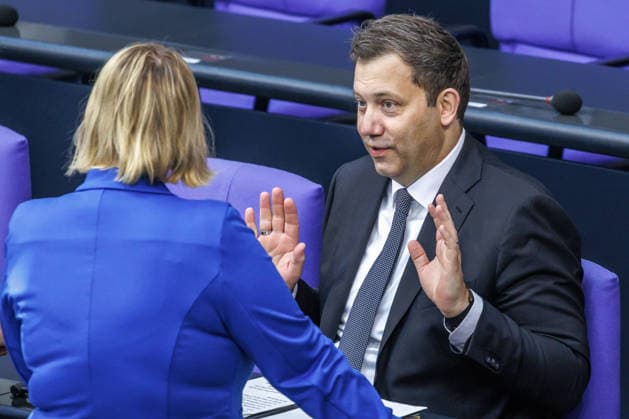 News Bilder des Tages Bundestag Lars Klingbeil (SPD), Bundesfinanzminister im Deutschen Bundestag am 22.05.26 in Berlin. Berlin Berlin Deutschland Bundestag